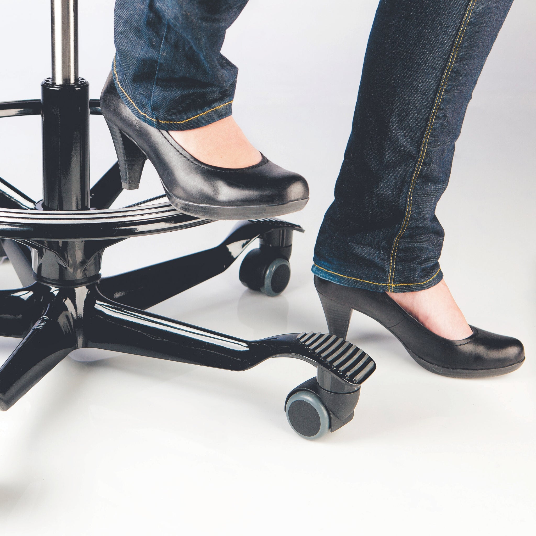 Office chair with online foot ring