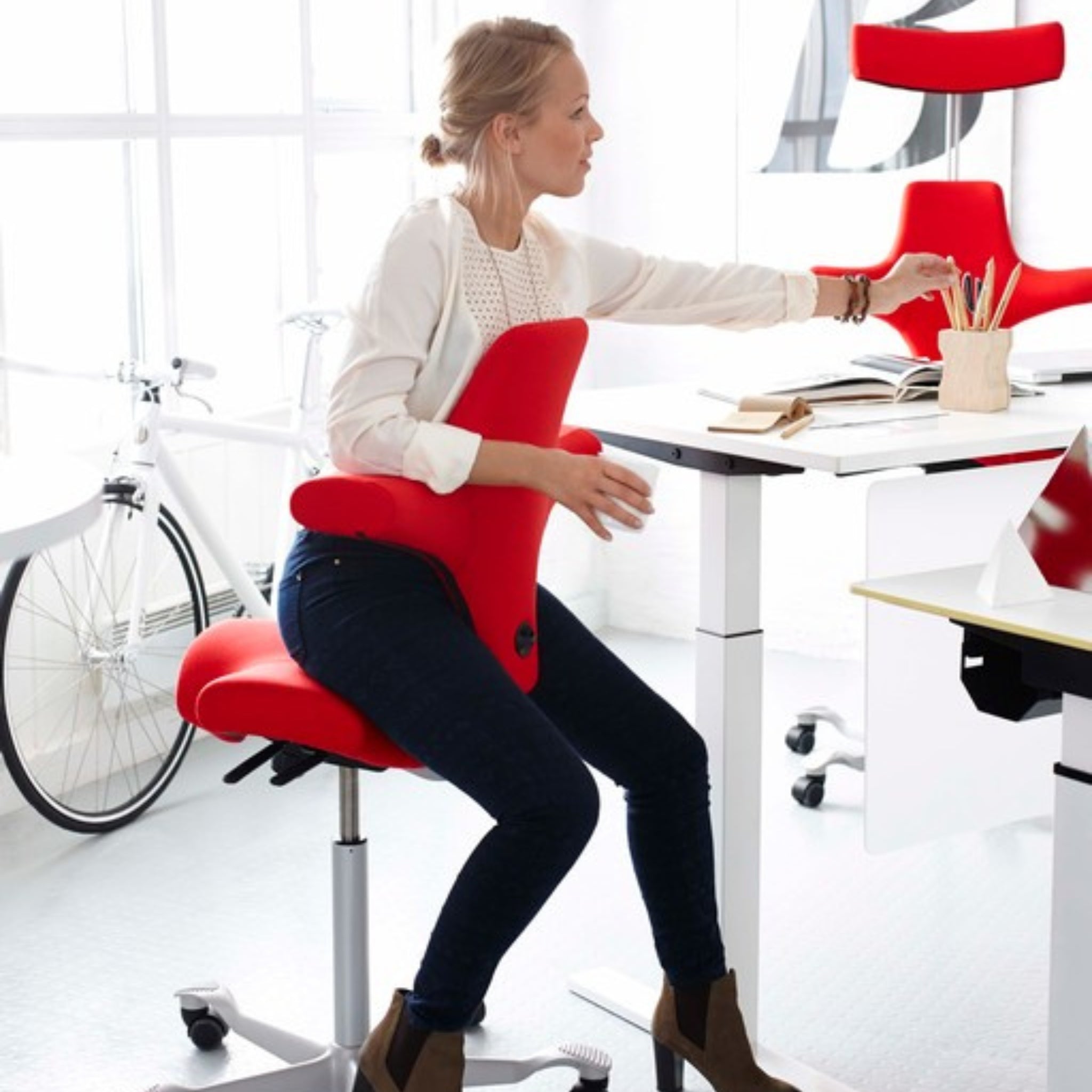 HAG Capisco 8106 Chair: Ergonomic Seating for Active Workspaces